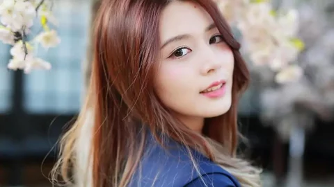 大货车高速轮胎起火星救人